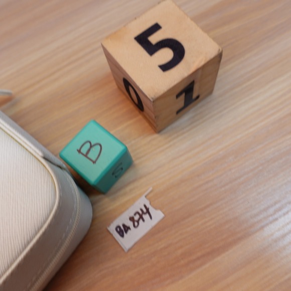 Travel Jewelry Case S White Vanity Mirror Box Organizer Faux Saffiano Leather - Picture 11 of 11